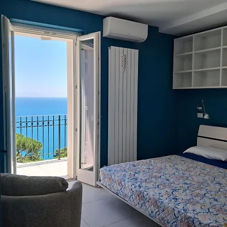 Il Faro, Centro Vista Mare 锡罗洛